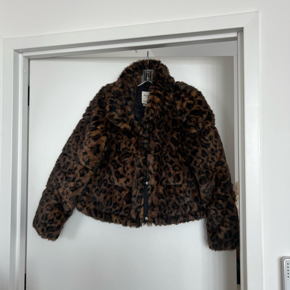 Furry Cheetah Print Puffer! Abercrombie, Size M